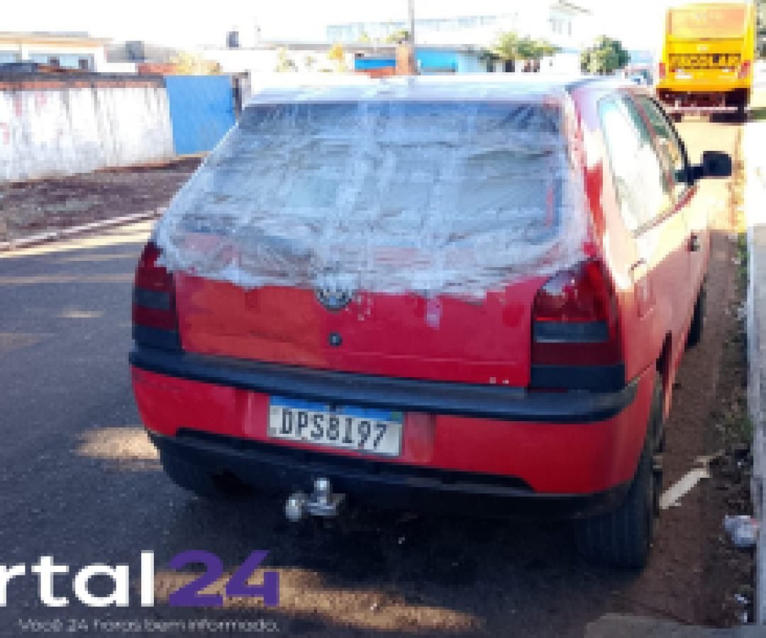 Mulher furta Volkswagen Gol em frente a conveniência em Santa Tereza do Oeste