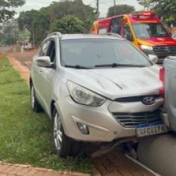 Mulher passa mal, atinge manilha e arrasta até caminhonete no Tarumã