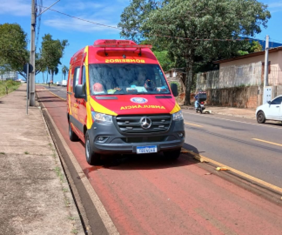 Mulher sofre queda de patinete na Avenida Tito Muffato
