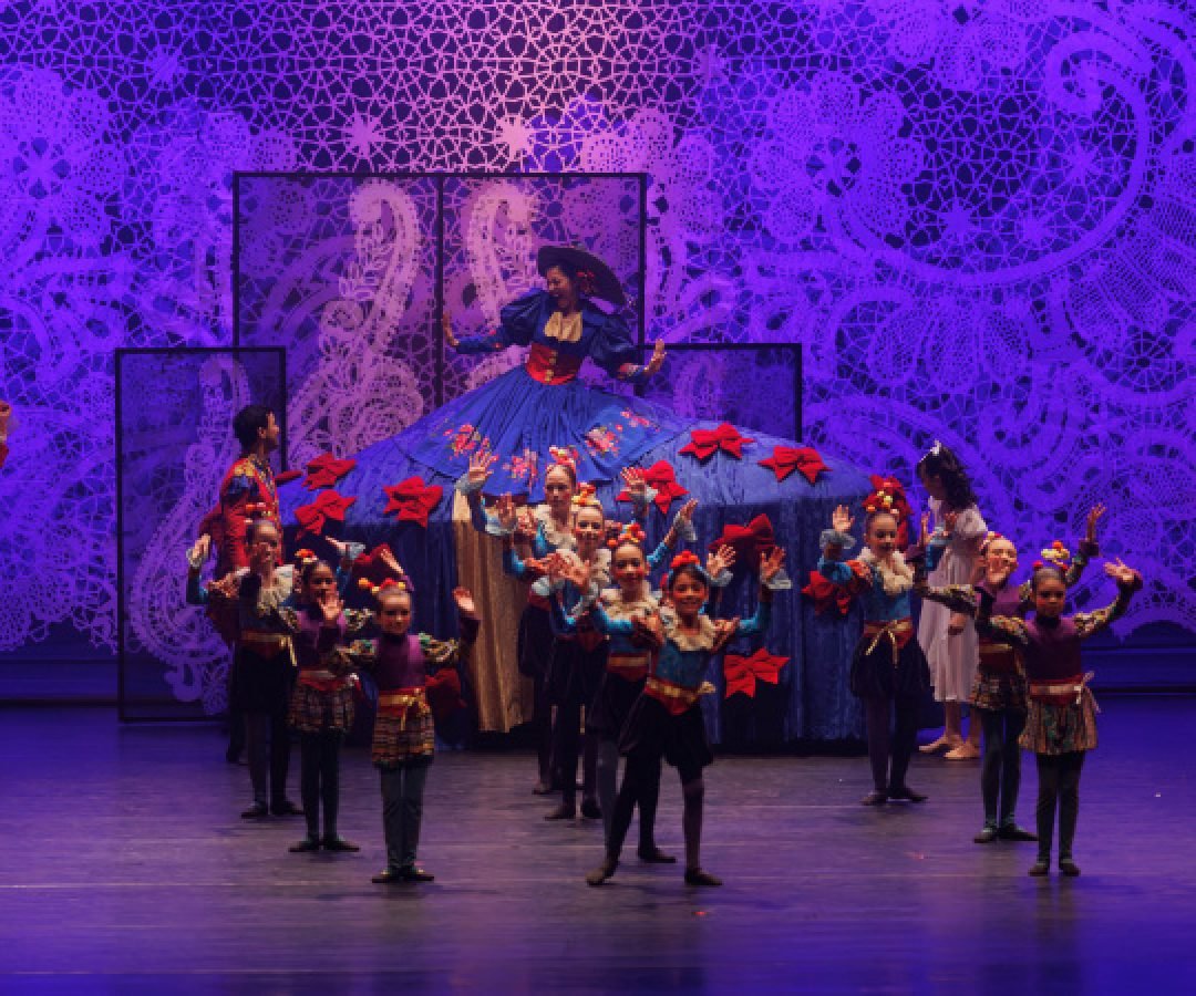 montagem do Teatro Guaíra emociona plateia lotada na primeira apresentação