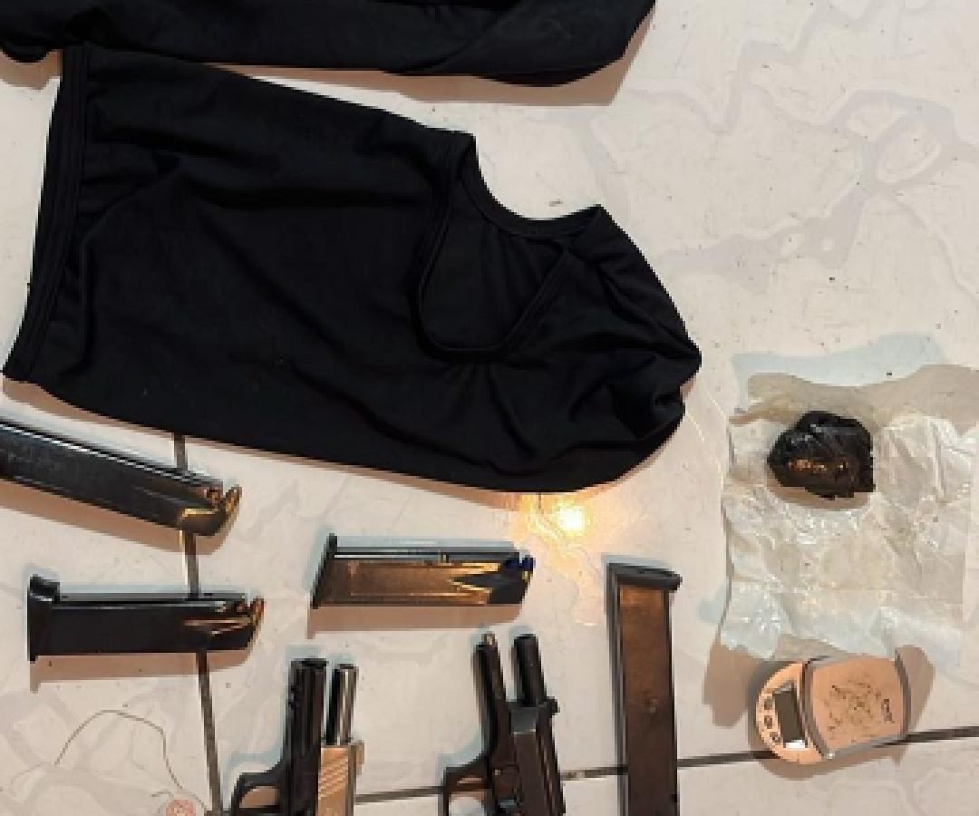 Operação conjunta apreende armas, drogas e munições após travessia clandestina em Foz do Iguaçu