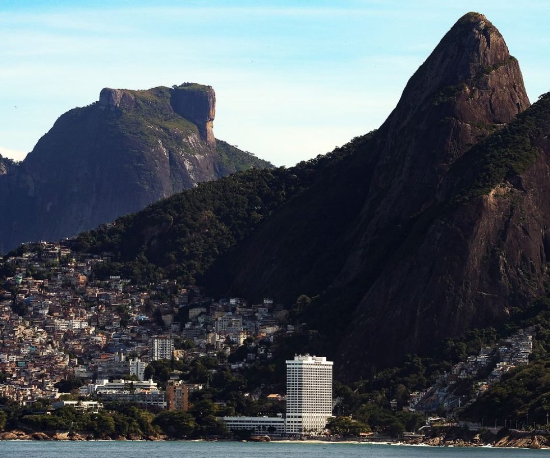 Operação policial deixa visitantes "ilhados" em cartão-postal do Rio