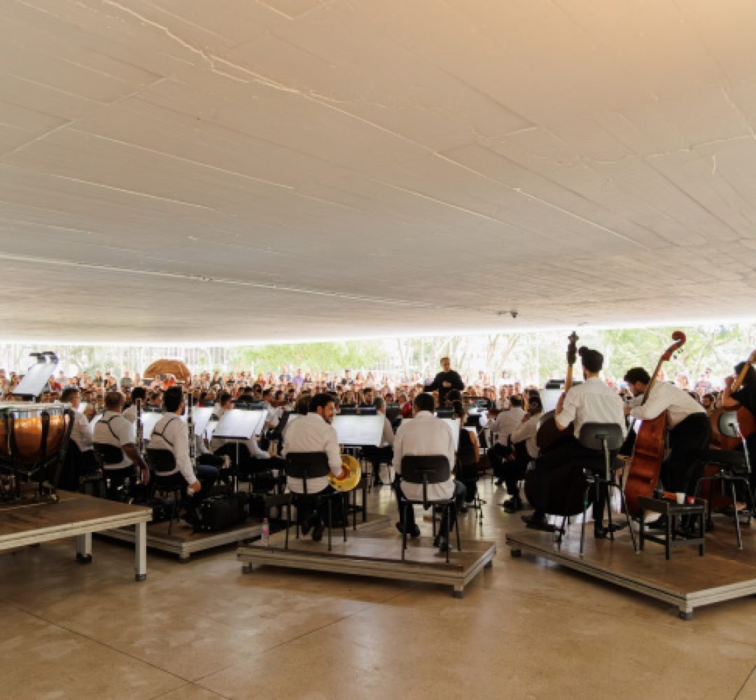 Orquestra Sinfônica do Paraná recebe mil pessoas no primeiro concerto do ano no MON