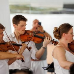 Encerramento da série “Mostly Mozart” leva música clássica a 800 pessoas no MON