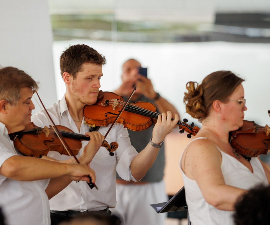 Encerramento da série “Mostly Mozart” leva música clássica a 800 pessoas no MON