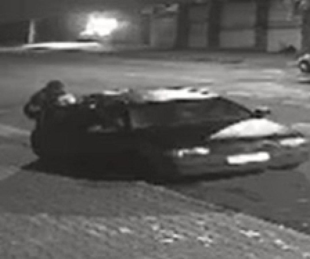 homem ateia fogo em Gol na rua Manaus