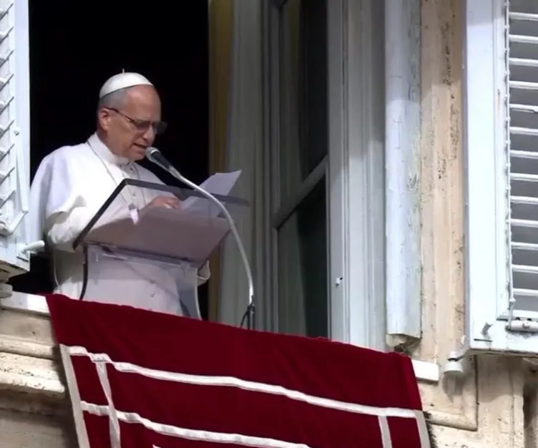papa-leao-durante-oracao-de-angelus.jpg