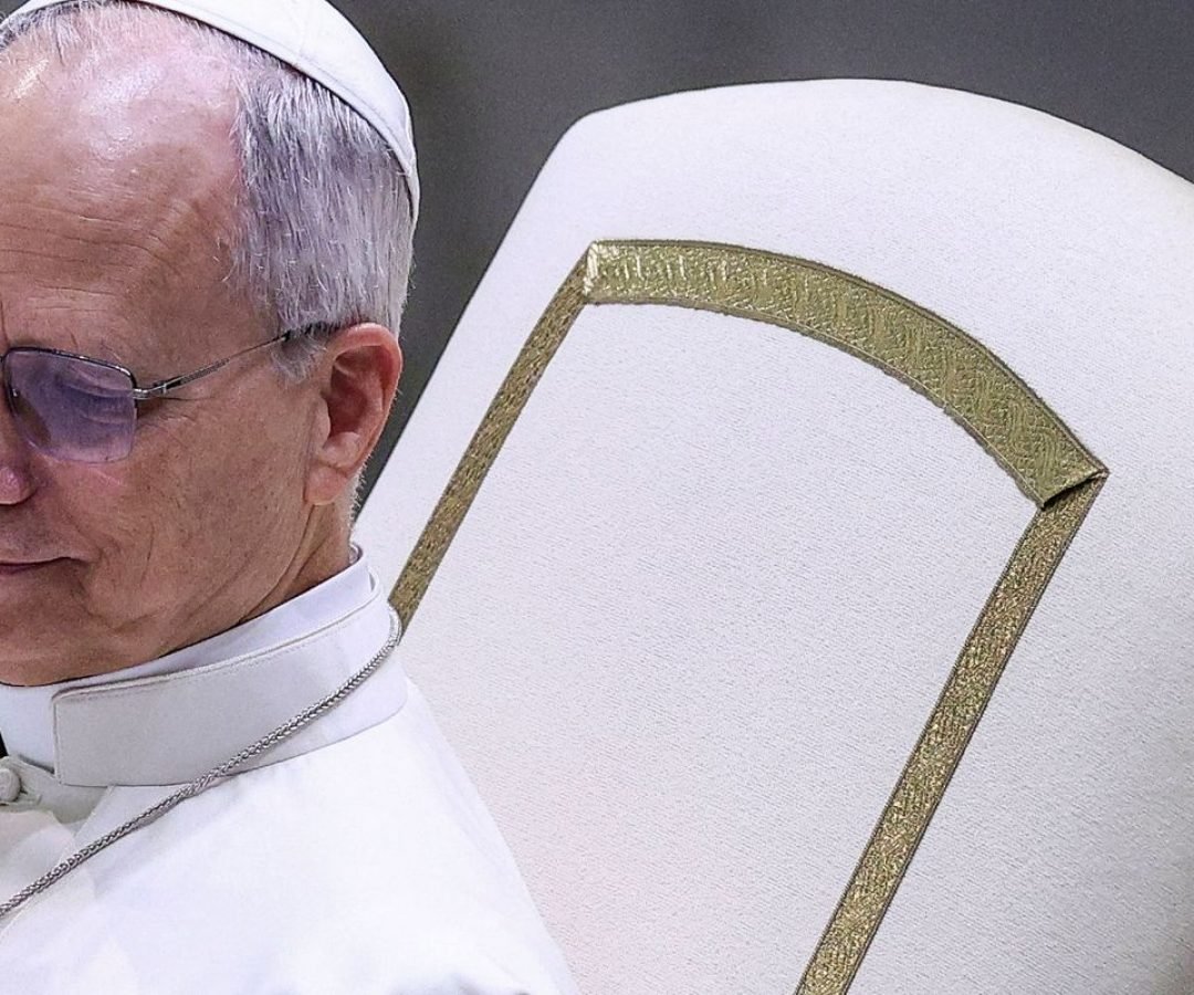 Papa Leão XIV critica mundo "devastado por tiranos"