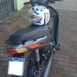 Paraguaio é flagrado dirigindo moto irregular na calçada