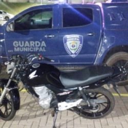 Patrulha Ambiental da GM recupera moto roubada no Gralha Azul