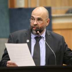 Pesquisador da UEL vence prêmio por método inovador de cirurgia para cardiopatia rara