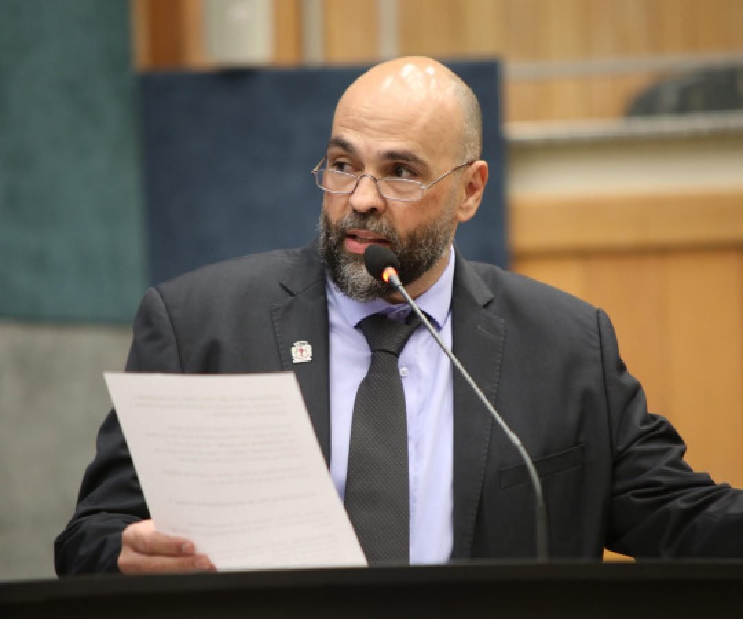 Pesquisador da UEL vence prêmio por método inovador de cirurgia para cardiopatia rara