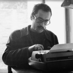 Textos inéditos de Paulo Leminski encontrados em avião serão entregues à família na BPP