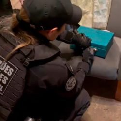 PCPR apreende armas, drogas e R$ 78 mil em operação contra grupo criminoso em Curitiba