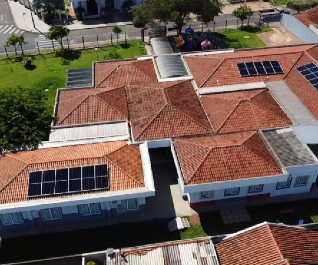 Instalação de sistemas de geração solar da Copel avança em escolas públicas do Paraná