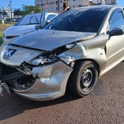 Peugeot e HB20 colidem na Avenida das Torres