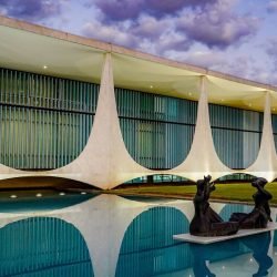 PF acha documentos no Alvorada e pede para interrogar Bolsonaro