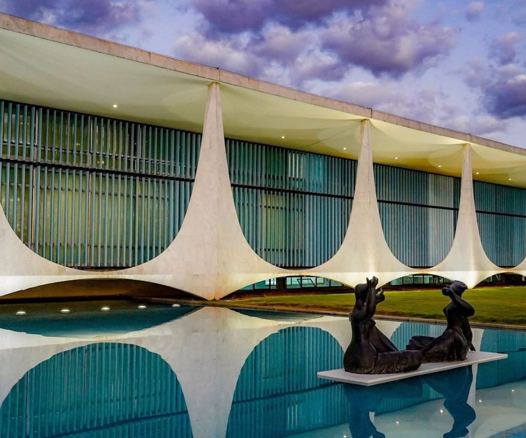 PF acha documentos no Alvorada e pede para interrogar Bolsonaro