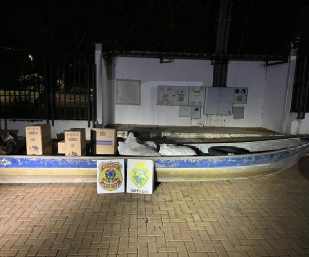 PF e BPFRON apreendem embarcação carregada com cigarros e agrotóxicos no Lago de Itaipu