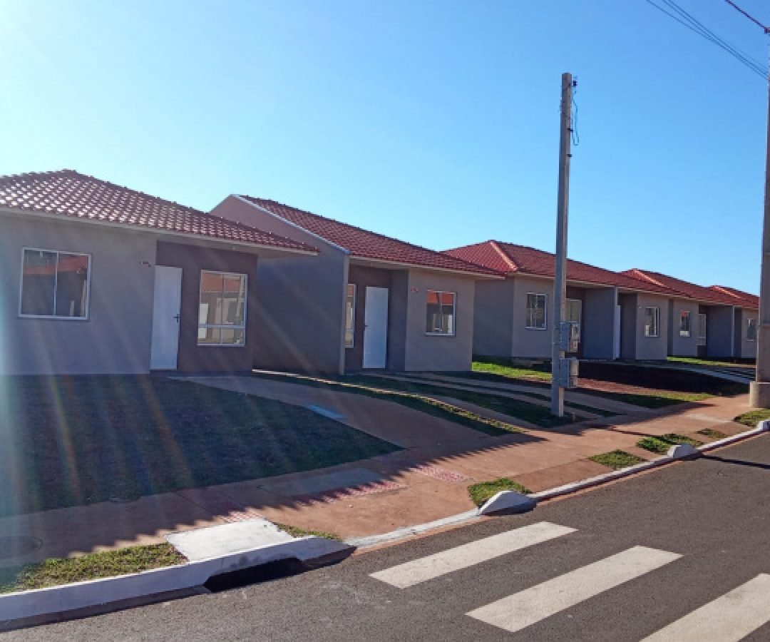 Com subsídios do Estado, 300 casas são entregues a famílias de Ponta Grossa
