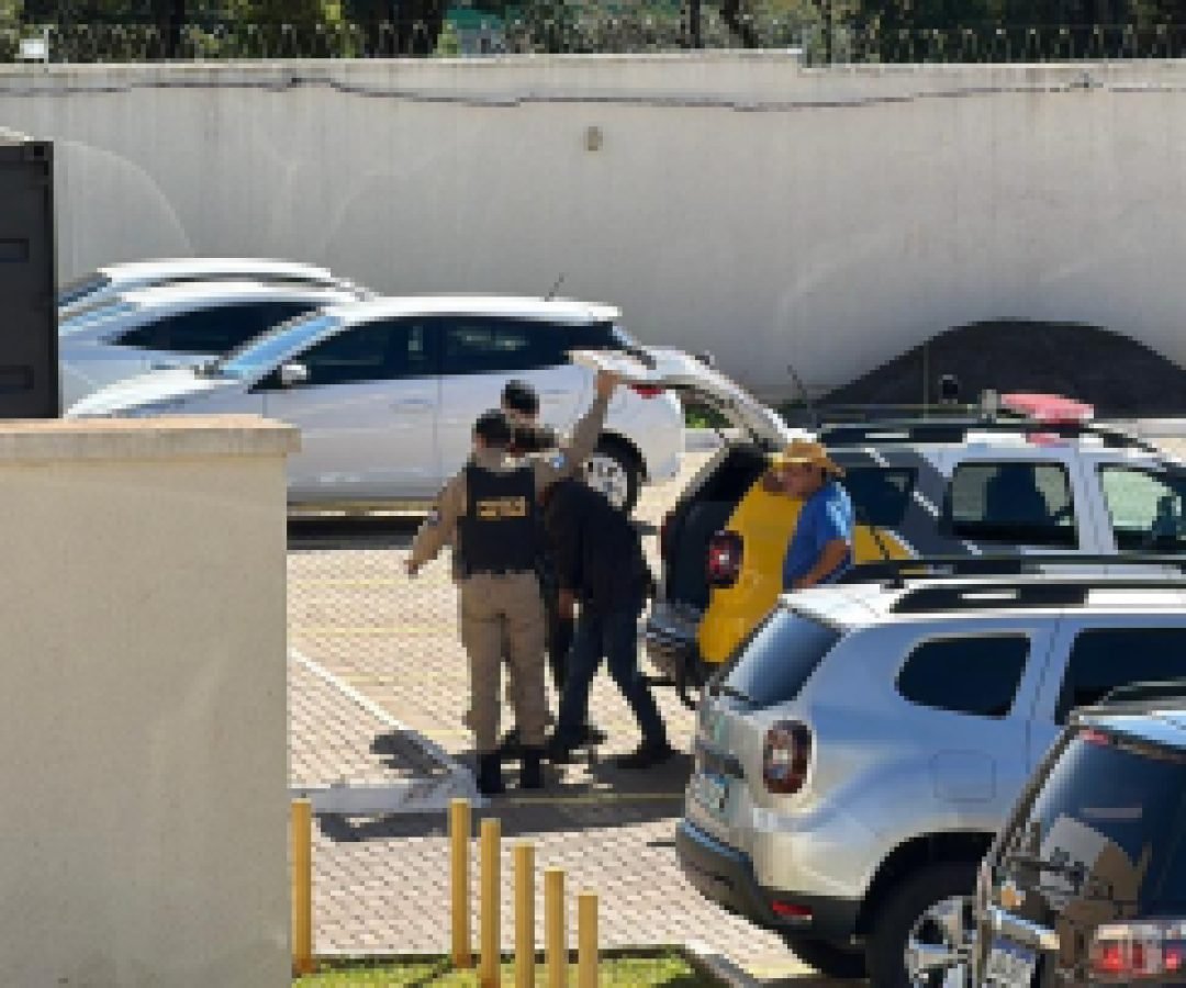 PM prende dupla por furto em Cascavel