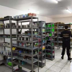 Polícia Federal realiza Operação Nubes contra comércio ilegal de cigarros eletrônicos em Curitiba