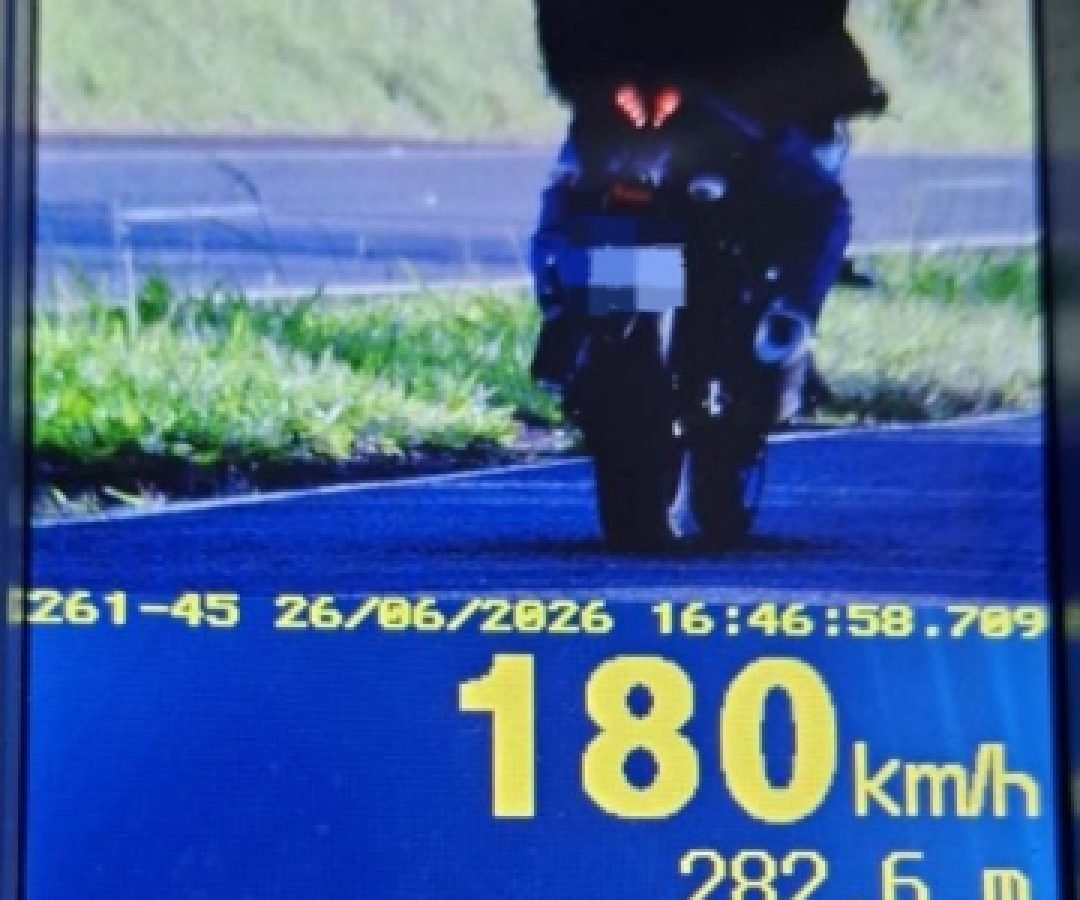Polícia Rodoviária flagra veículo a 180 km/h durante operação na PR-323, em Paiçandu