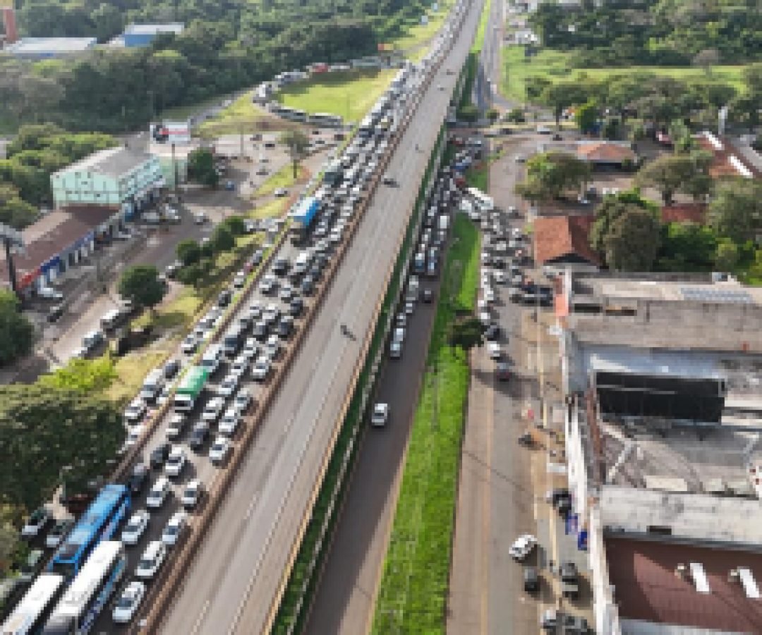 Ponte da Amizade registra congestionamento de mais de dois quilômetros