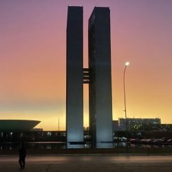 por_do_sol_na_praca_dos_tres_poderes20220608_0731.jpeg