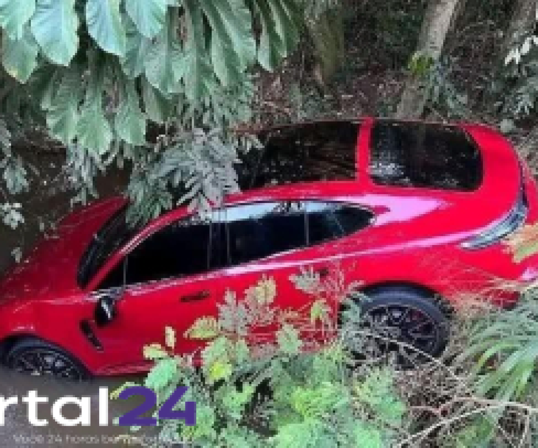 Porsche de até R$ 1,2 milhão com placas de Cascavel é encontrado em barranco na PR-491 entre Nova Santa Rosa e Maripá