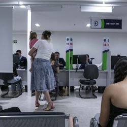 Tudo no mesmo local: Poupatempo Paraná ultrapassa 1,1 milhão de atendimentos