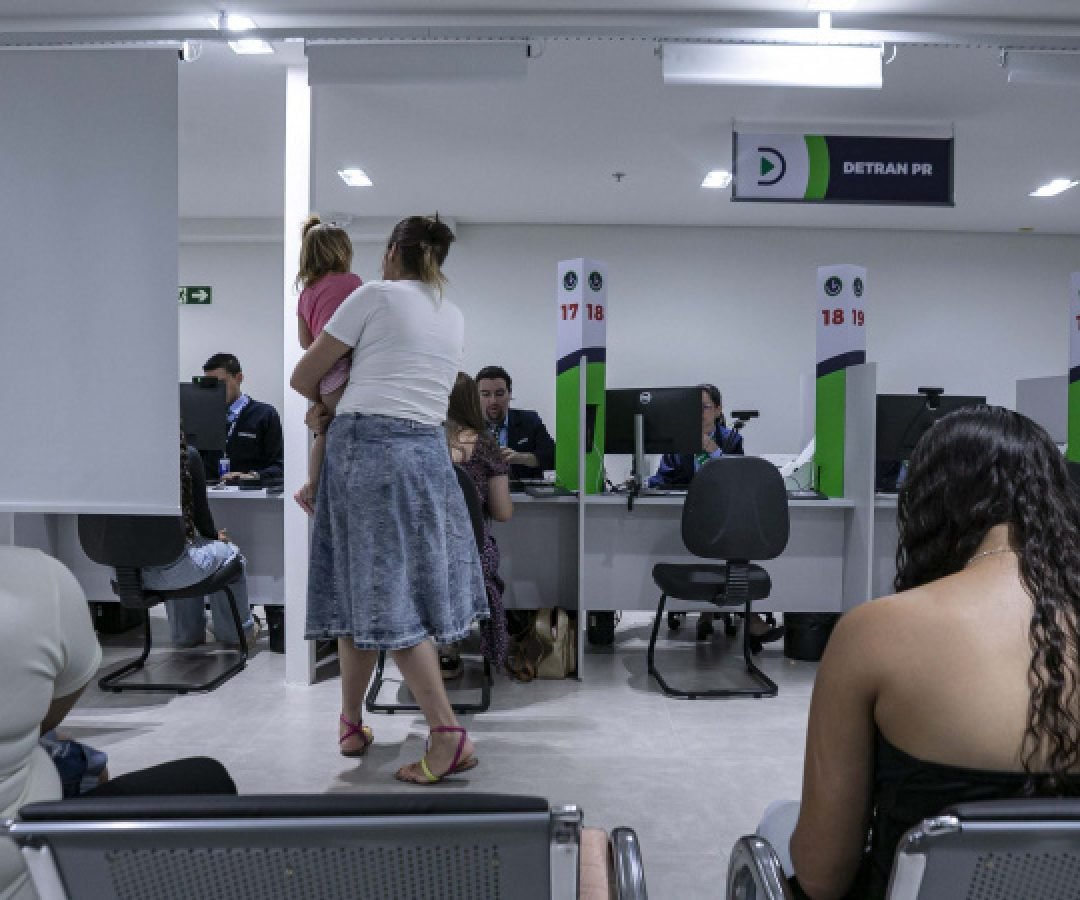 Tudo no mesmo local: Poupatempo Paraná ultrapassa 1,1 milhão de atendimentos