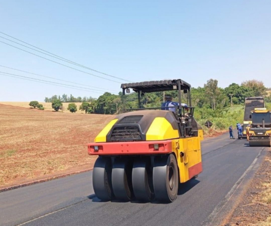DER/PR reforça o pavimento da PR-090 entre Sertanópolis e Bela Vista do Paraíso