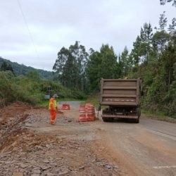 DER/PR inicia recuperação de rodovia danificada pelas chuvas em Bituruna