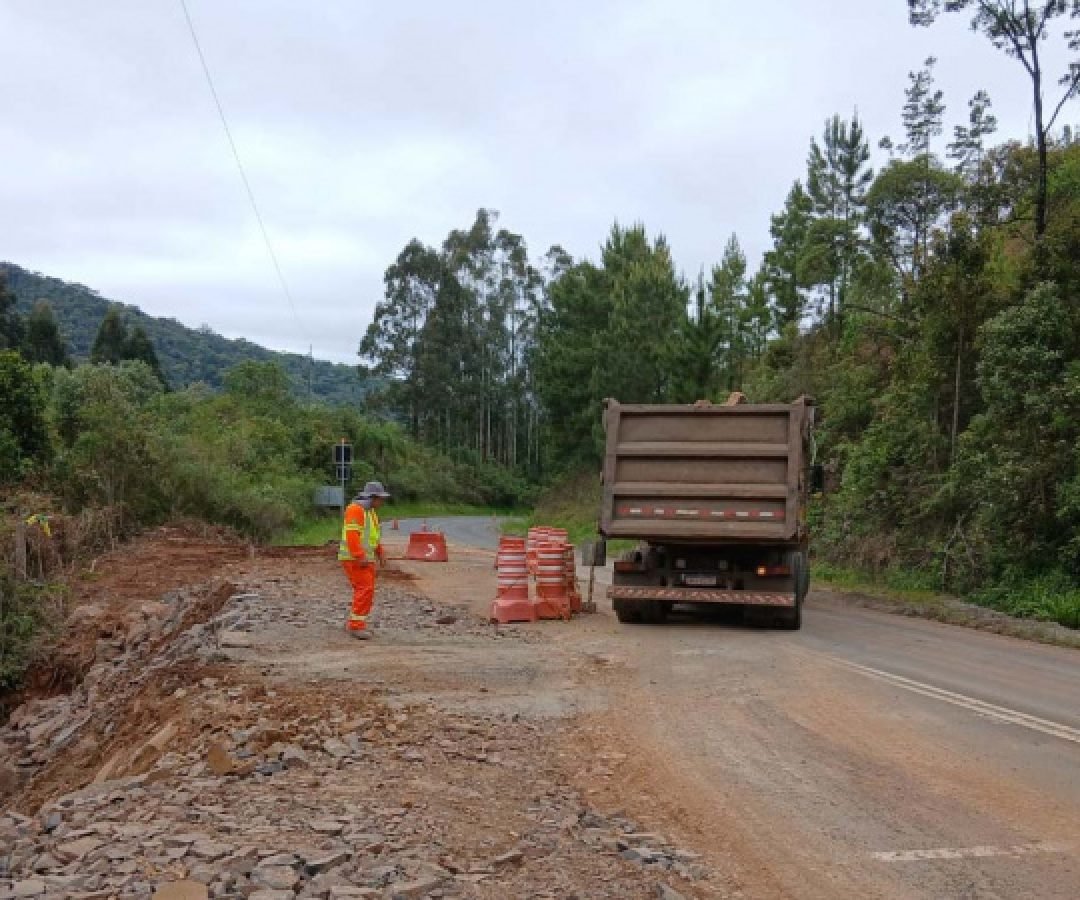 DER/PR inicia recuperação de rodovia danificada pelas chuvas em Bituruna