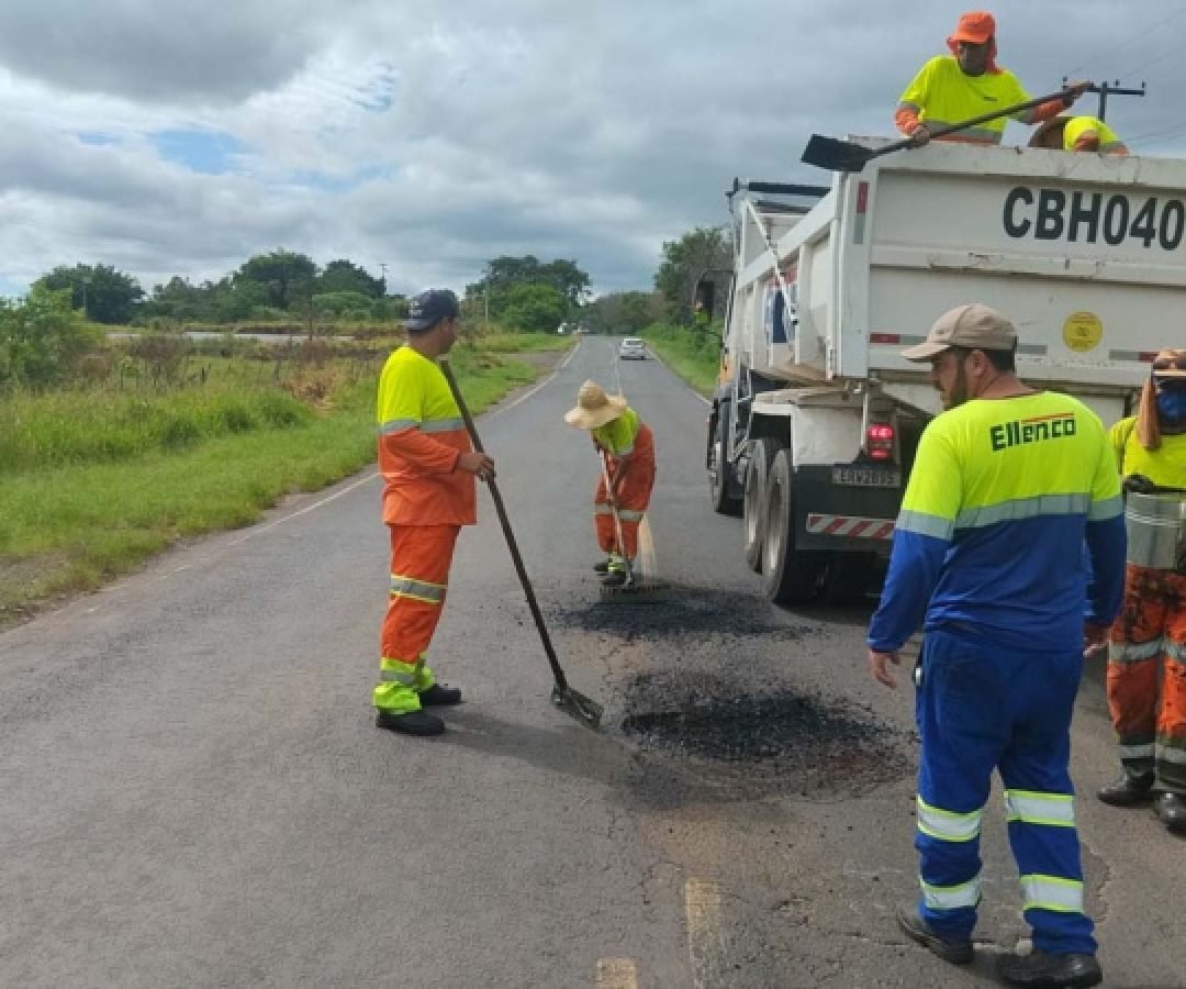 Rodovia entre Carlópolis e Guapirama recebe melhorias no pavimento