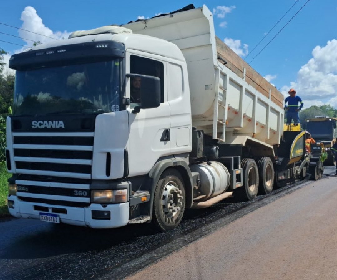DER/PR realiza melhorias no pavimento de rodovia que dá acesso a Maravilha, em Londrina