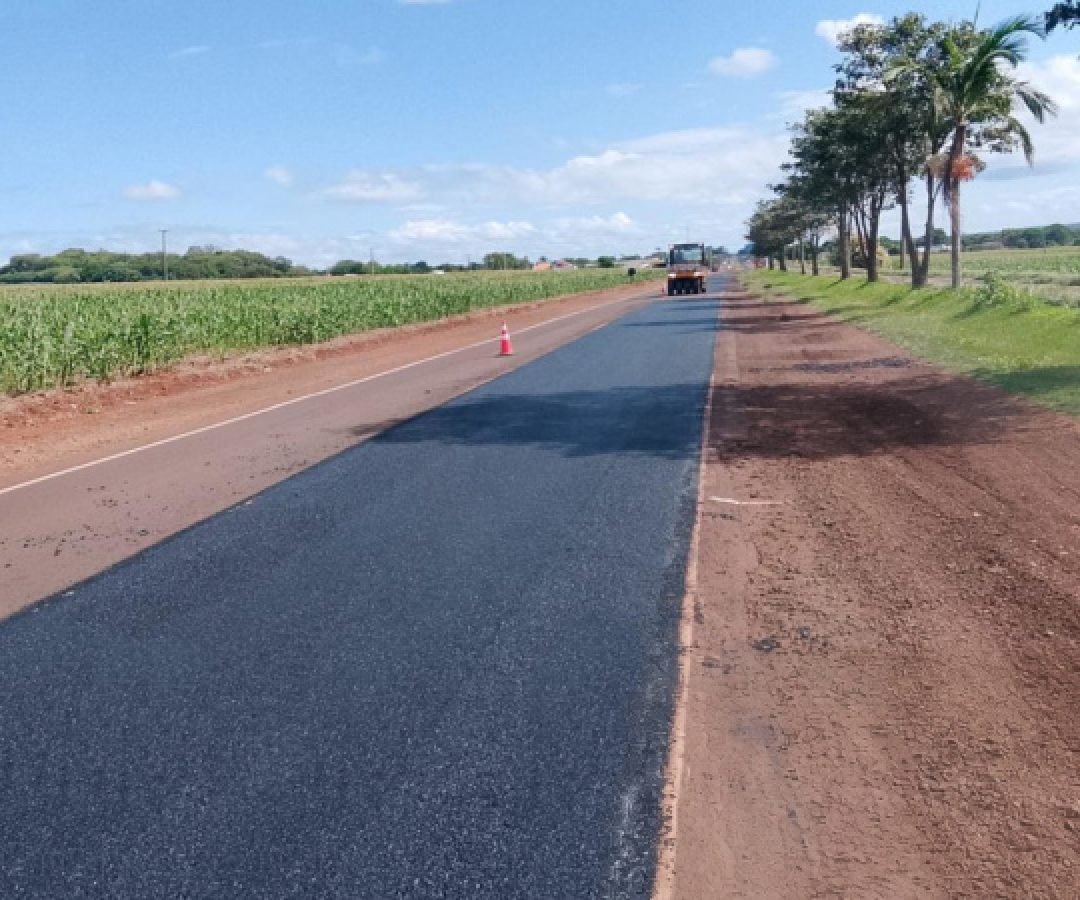 DER/PR promove obras de conservação do pavimento da PR-317 em Santa Helena