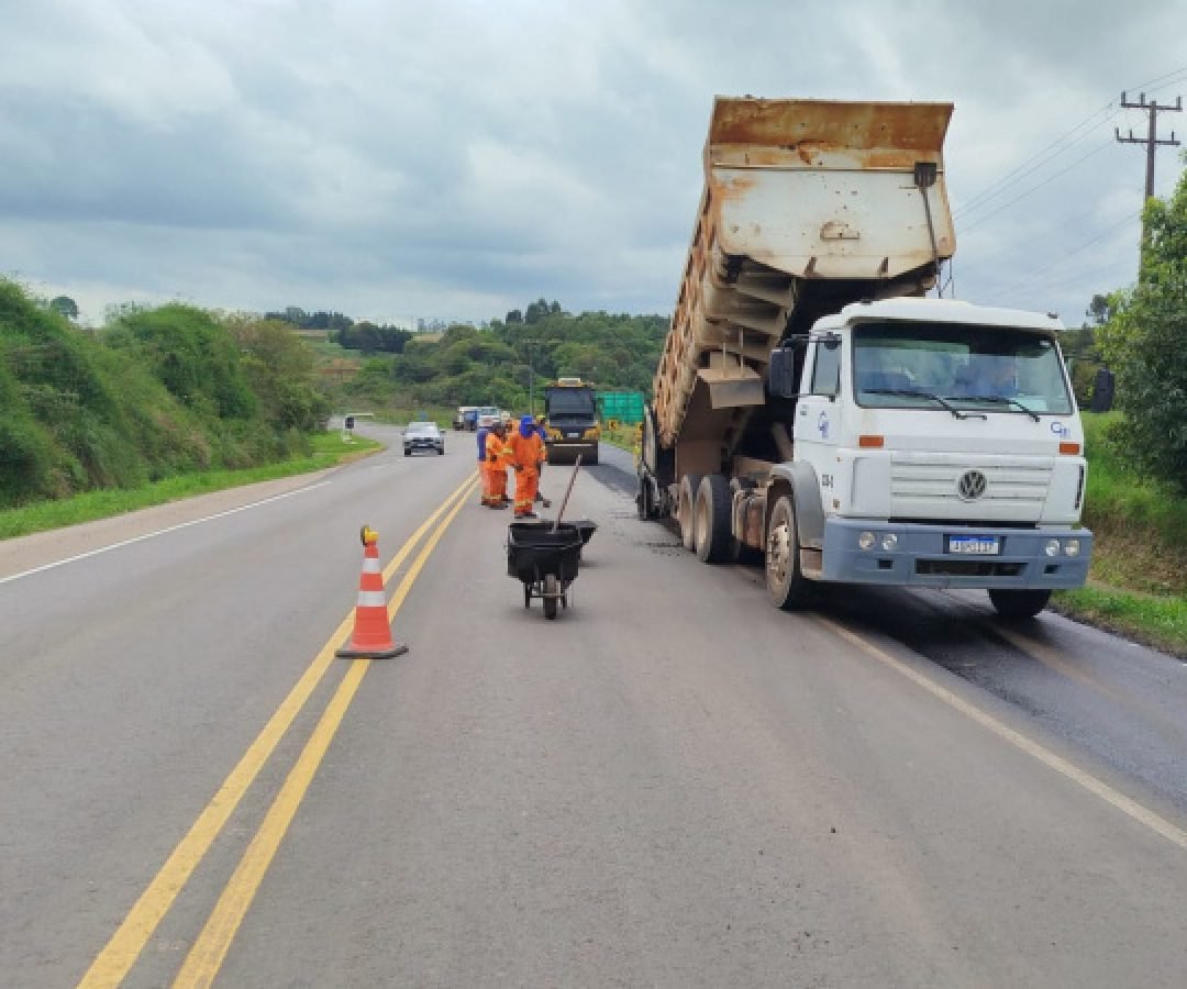 PR-340 em Castro tem tráfego alterado com sistema pare-e-siga