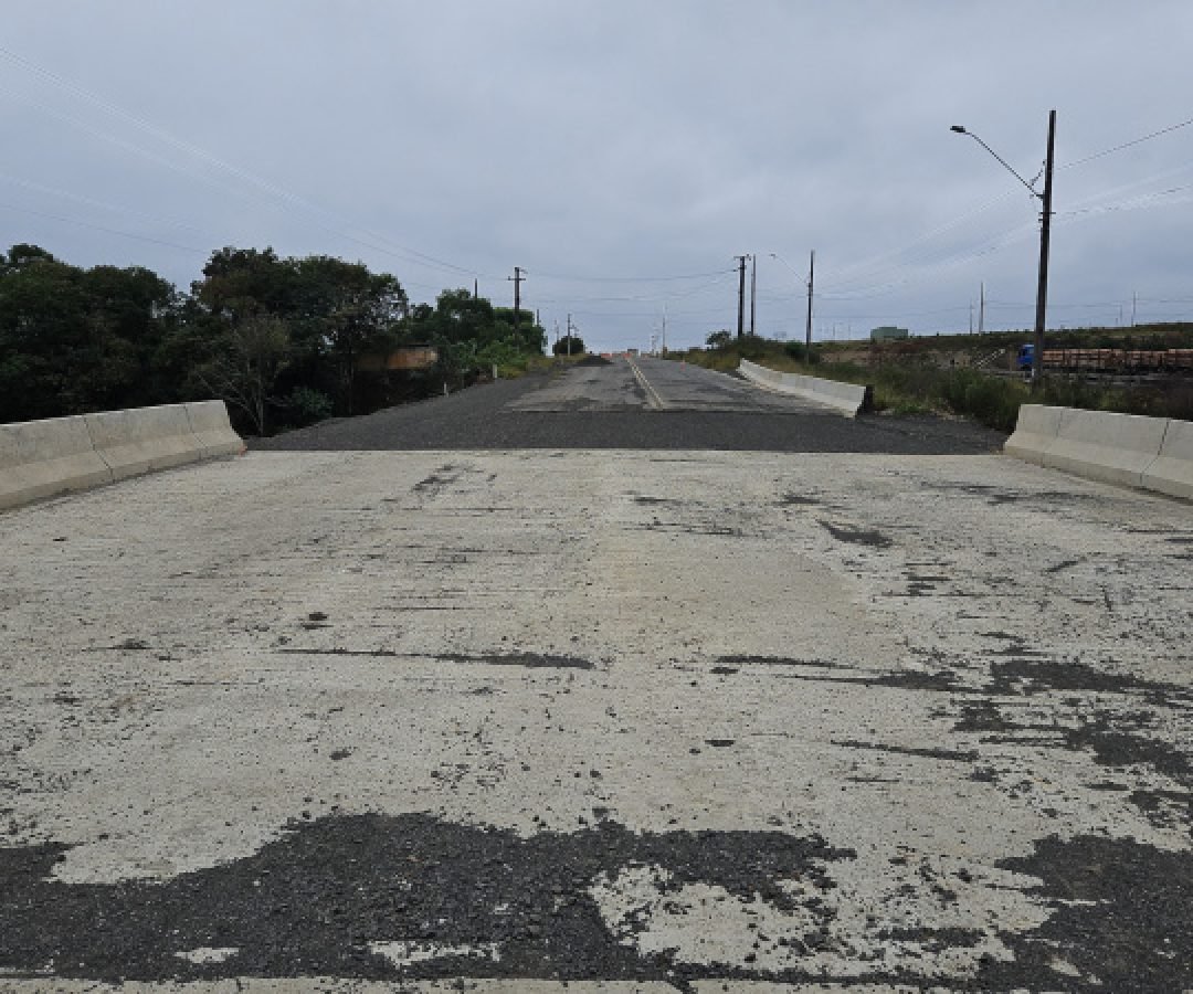 Obra de pavimentação da PR-364 em Irati é retomada após conclusão de estudo sobre fósseis