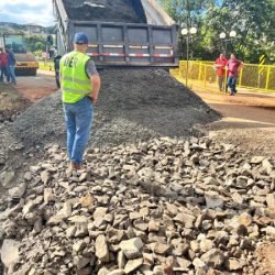 Em ação rápida, DER/PR e prefeitura recuperam acesso a ponte em Goioxim