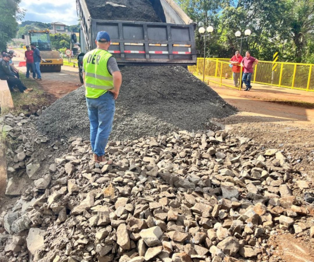 Em ação rápida, DER/PR e prefeitura recuperam acesso a ponte em Goioxim