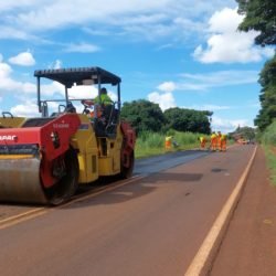 DER/PR recupera PR-439 entre Ribeirão do Pinhal e Santo Antônio da Platina