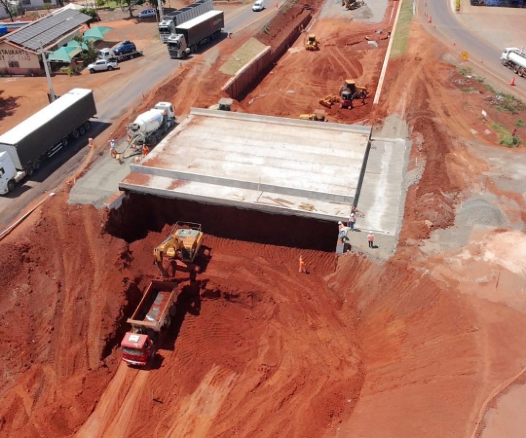 Obra do novo viaduto de Lerroville na PR-445 em Londrina está na fase final