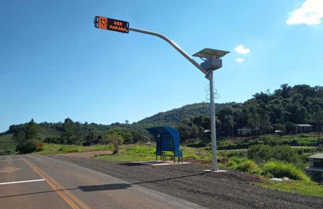 DER/PR testa abrigos de parada de ônibus que combinam tecnologia e acessibilidade