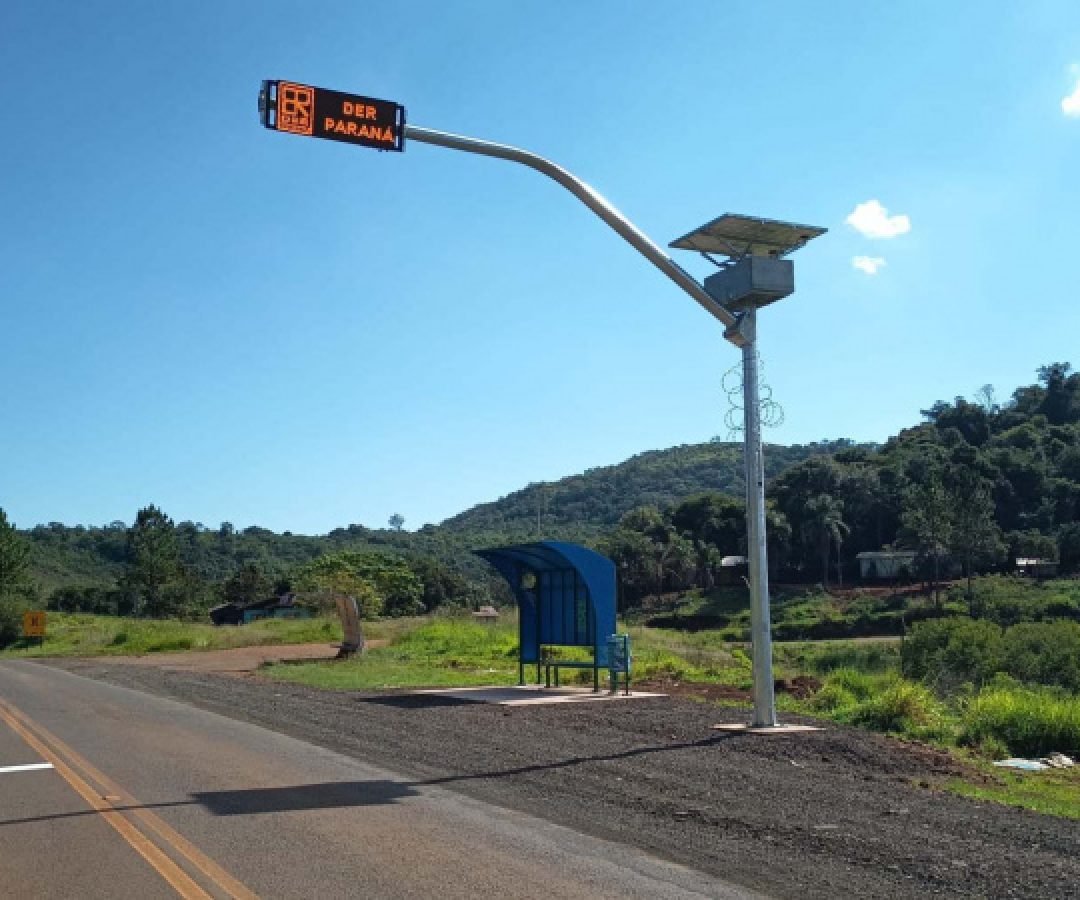 DER/PR testa abrigos de parada de ônibus que combinam tecnologia e acessibilidade