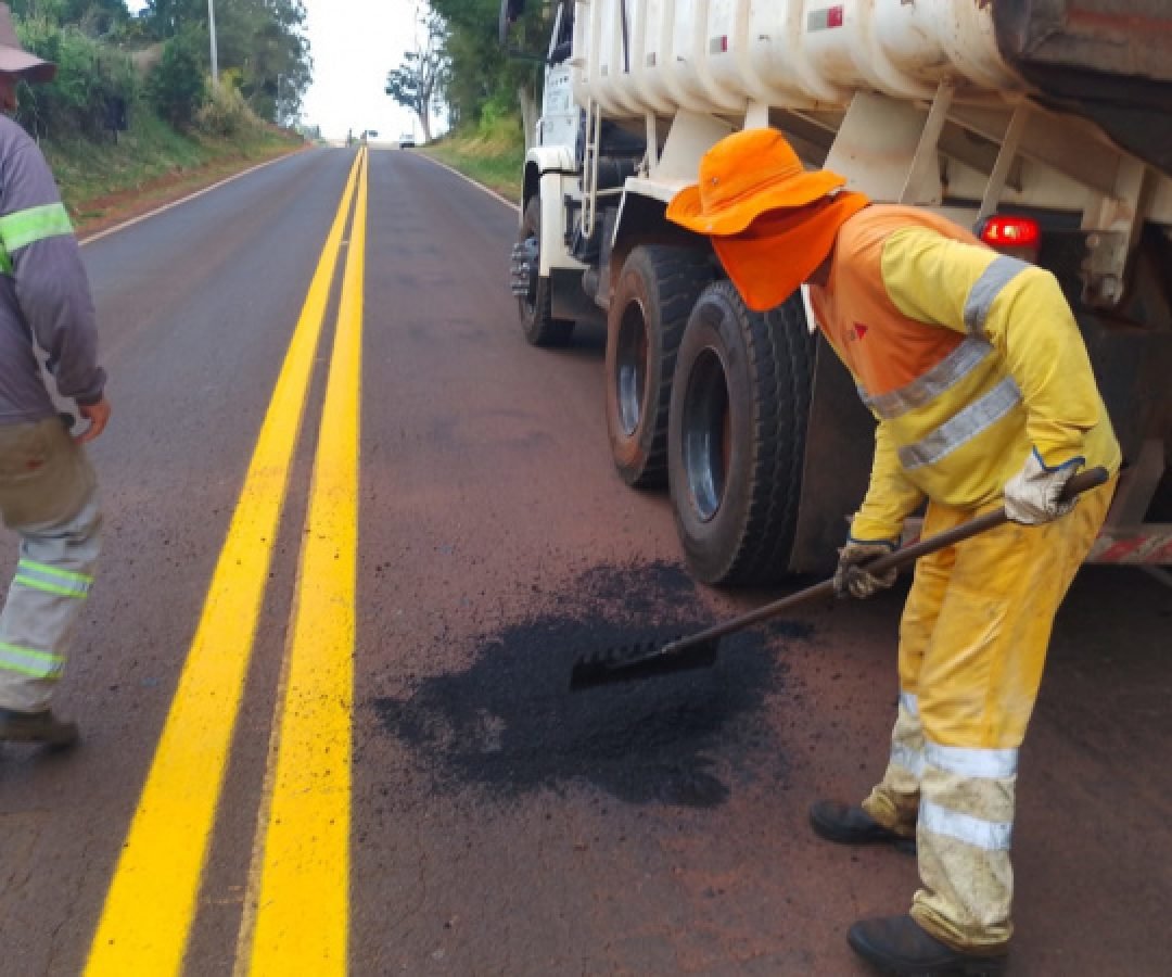 DER/PR inicia serviços de melhorias no pavimento em rodovia entre Altônia e Iporã