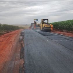 PR-537 entre Bela Vista do Paraíso e Florestópolis recebe serviços de conservação