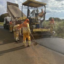 Colônia Entre Rios, em Guarapuava, recebe serviços de conservação do pavimento