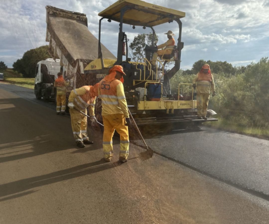 Colônia Entre Rios, em Guarapuava, recebe serviços de conservação do pavimento